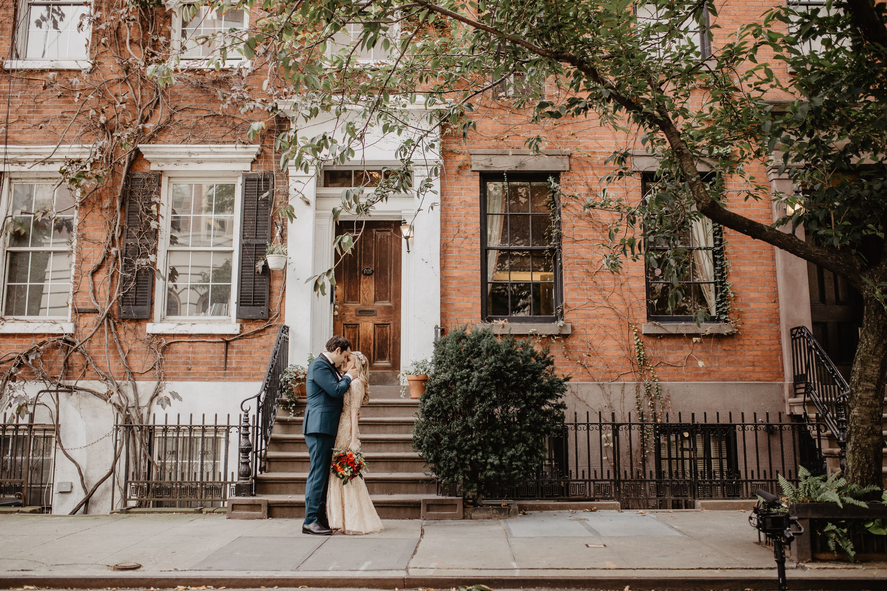 Bride and Groom kissing in Manhattan on their wedding day